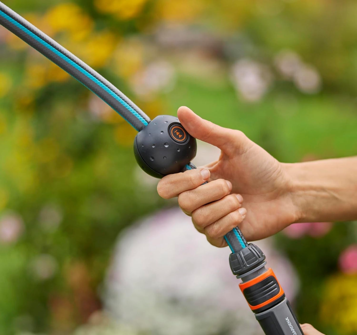 Gardena Akku-Wand-Schlauchbox PowerRoll XL solo: Automatischer Schlauchaufroller mit 35 m Gartenschlauch, Schlauchführung und RollControll,