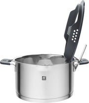 View ZWILLING Simplify Kochtopf-Set 5-teilig, Mit Ausgießfunktion, Stay-Cool-Griffe, Induktionsgeeignet, Edelstahl, Silber image 3