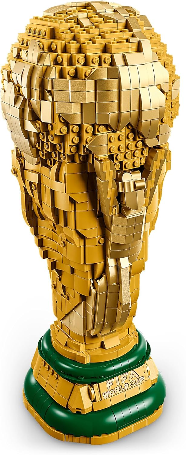Editions Trofeo Oficial de la Copa Mundial de la FIFA - Trofeo de Juguete - Maqueta 3D con Minifigura Coleccionable - Regalo de Fútbol para Niños y